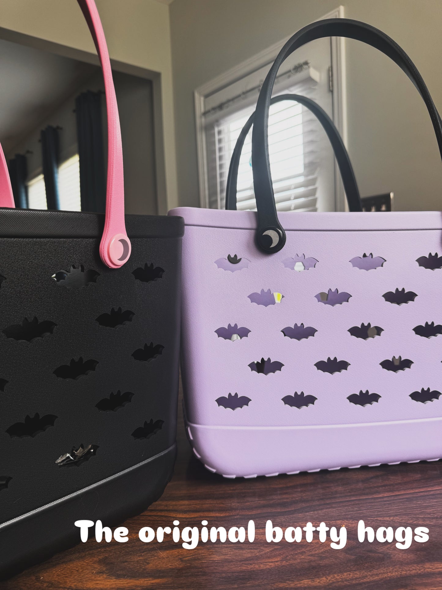 The 2.0 Black Batty w/ Bat cut outs EVA Hag BAG!! Burton Shoulder Strap! All bats! Matte Black.